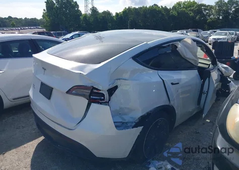 2021 Tesla Model Y Standard Range Rear-Wheel Drive z USA, uszkodzony, nr VIN 5YJYGDED5MF111166